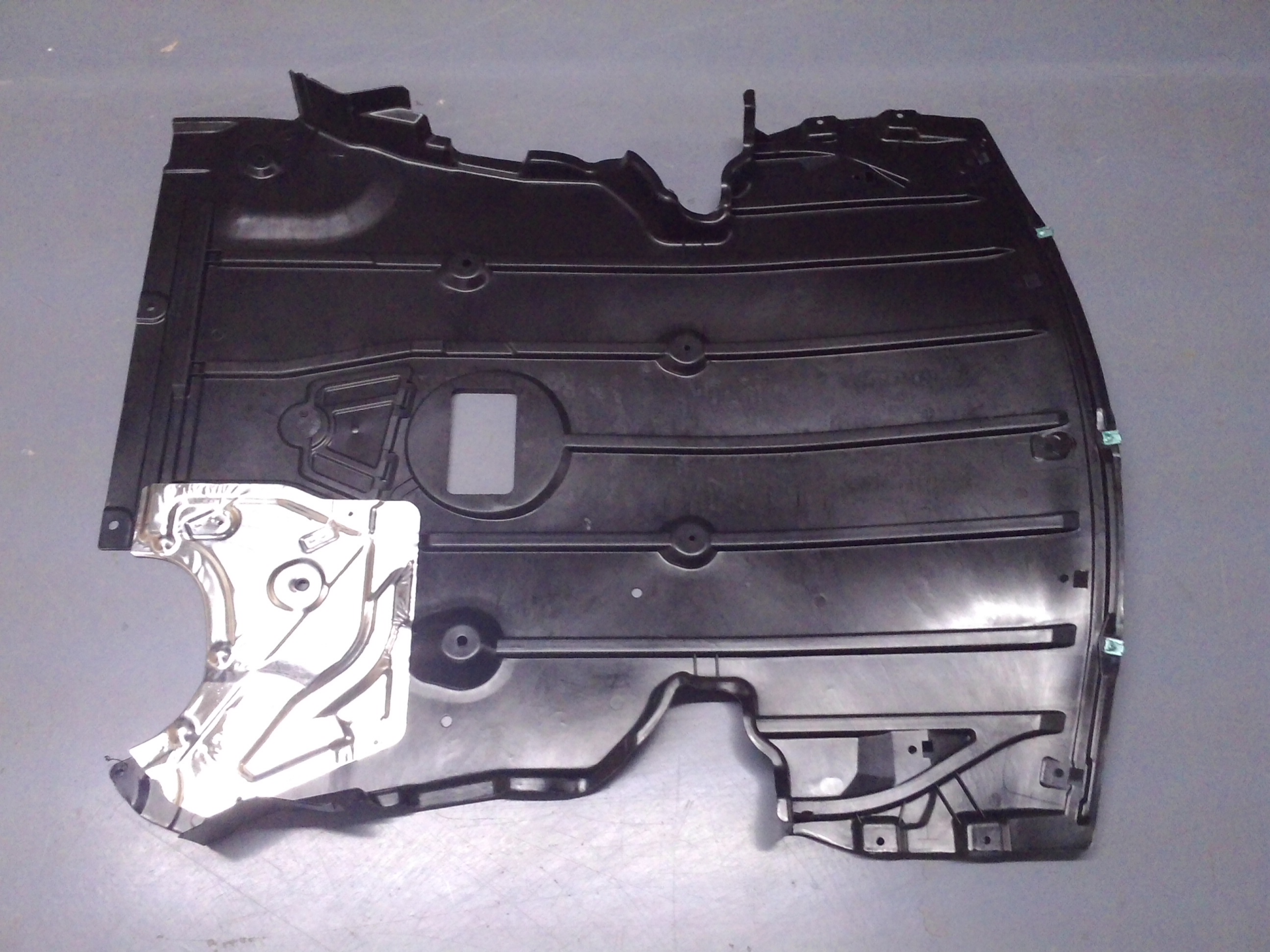 BMW E90 E91 VE E92 ALT KARTER MUHAFAZASI OEM NO 51757129341